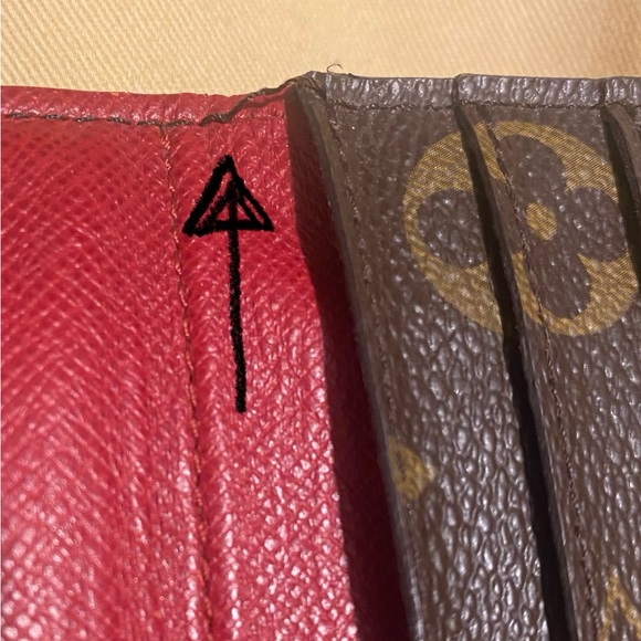 Louis Vuitton Josephine Wallet - Picture 11 of 16